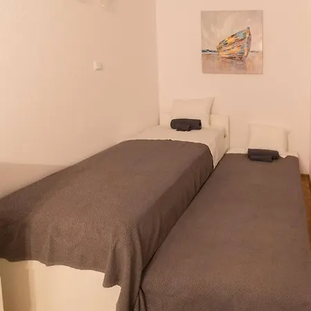 Lali - Updated 2br Near Old Town Trogir