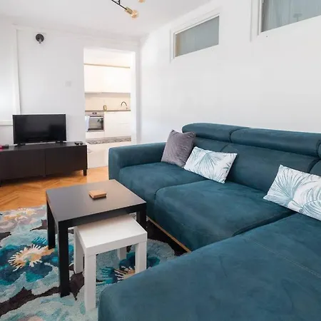 Lali - Updated 2br Near Old Town Apartment Trogir