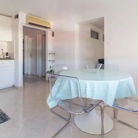 Lali - Updated 2br Near Old Town * Trogir