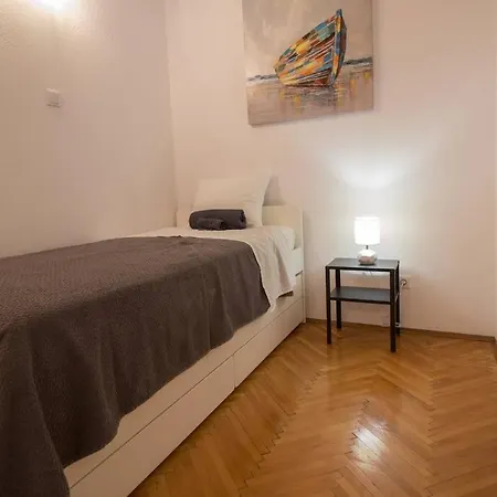 Apartment Lali - Updated 2br Near Old Town *