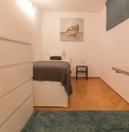 Lali - Updated 2br Near Old Town Apartment *