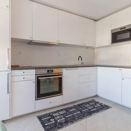 Apartment Lali - Updated 2br Near Old Town *