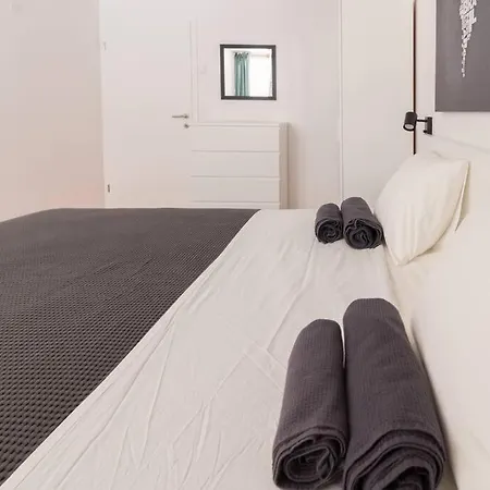 Lali - Updated 2br Near Old Town Trogir